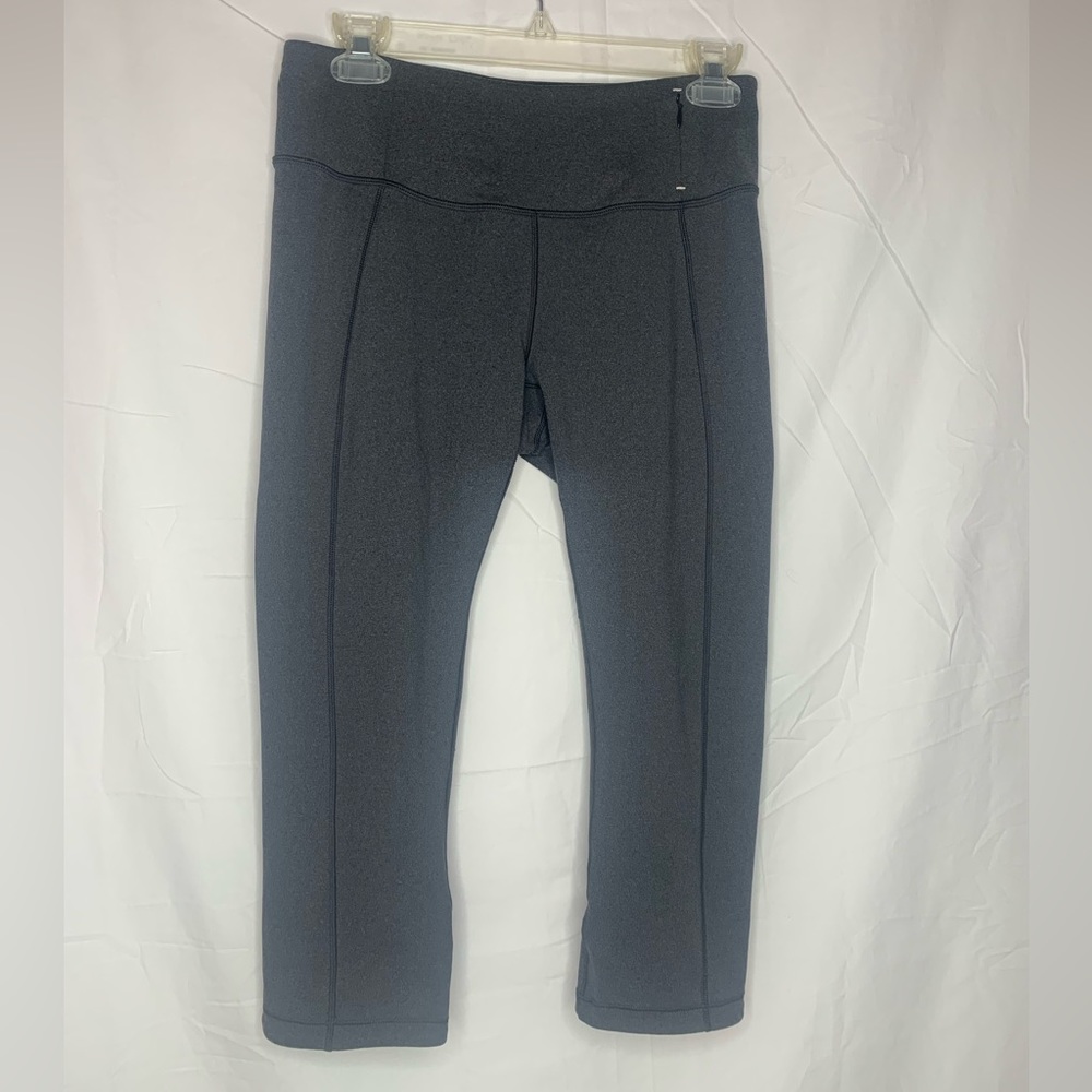 CALIA by Carrie Underwood capri length leggings tulip hem key pocket